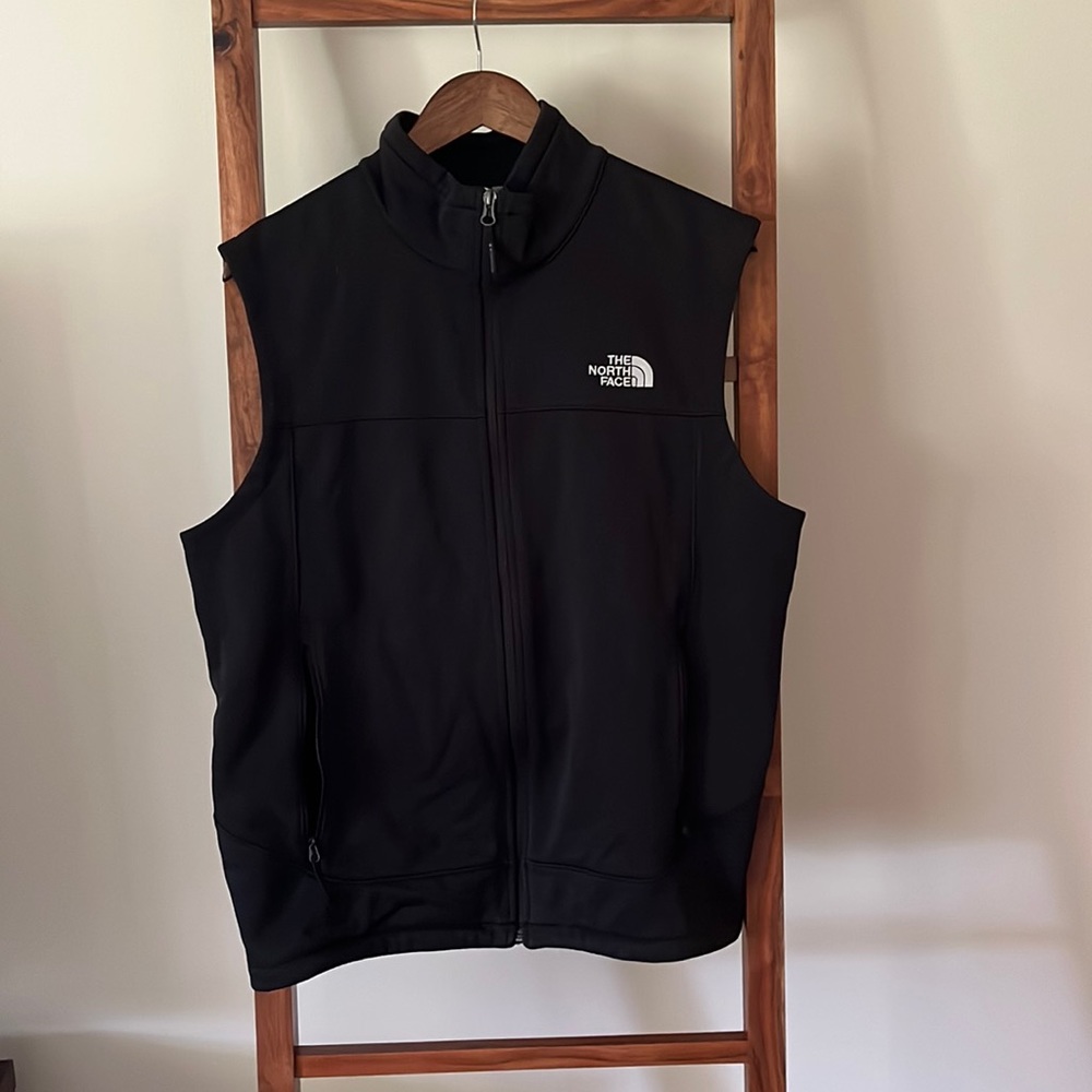 Men’s North Face vest. Like new!